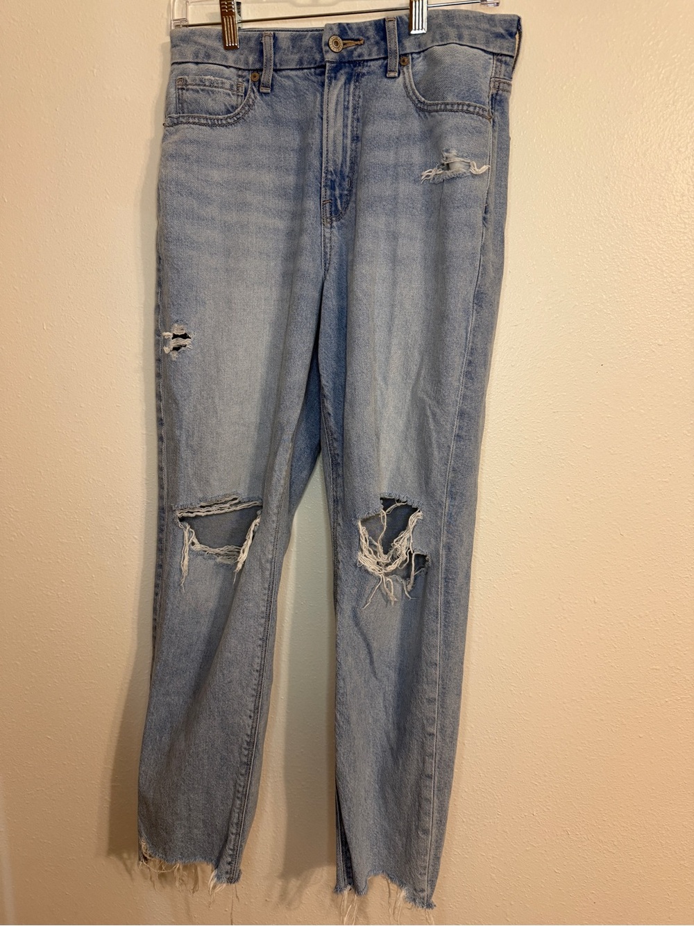 American Eagle Curvy Mom Jeans Size 6  short Light Wash Distressed Ripped Raw He